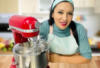 repostera junto a la batidora